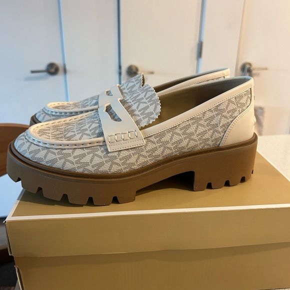 MK loafers in Vanilla - Picture 3 of 4